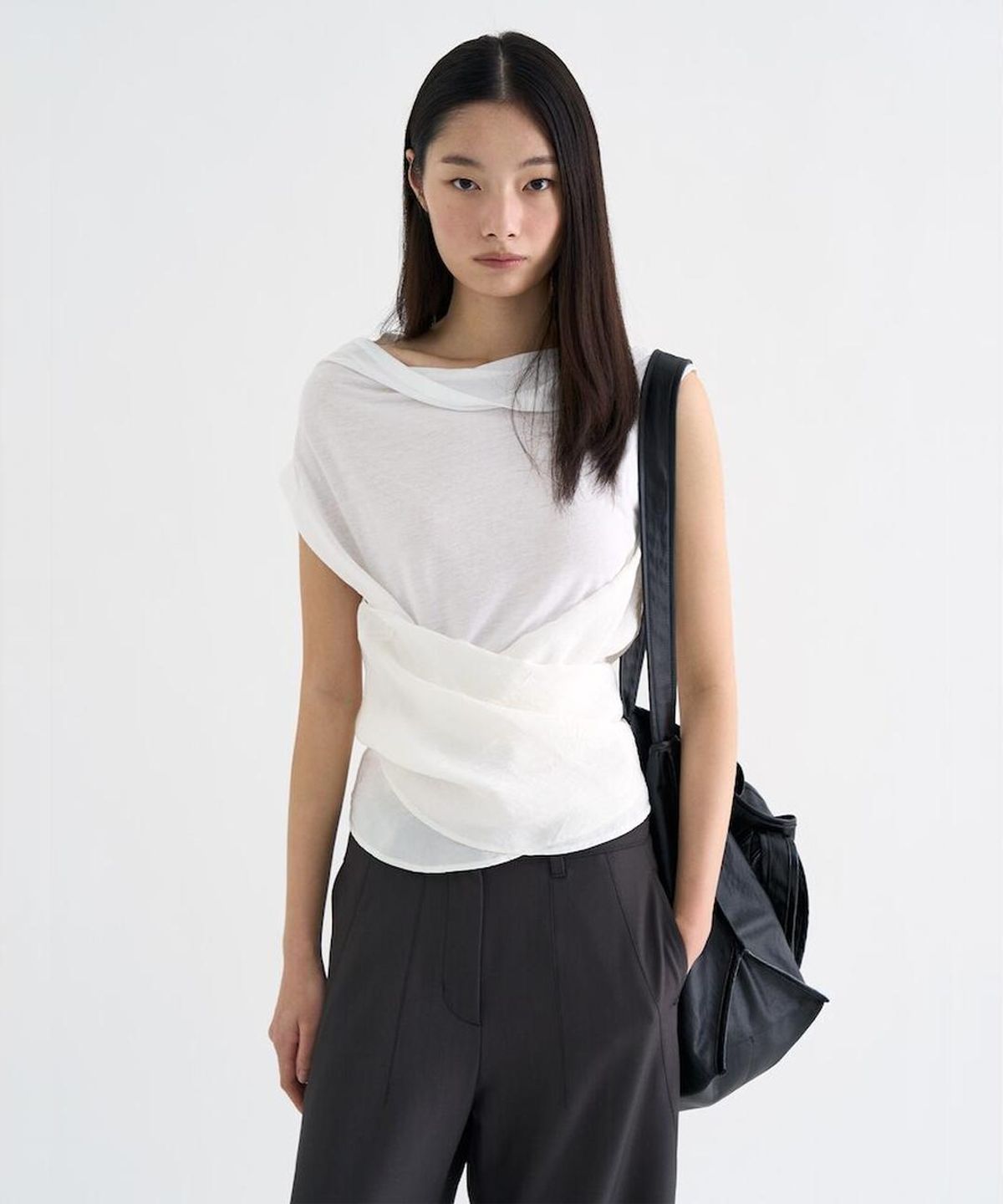 앙개(ANGGAE) Ruffle Sleevless Blouse  White