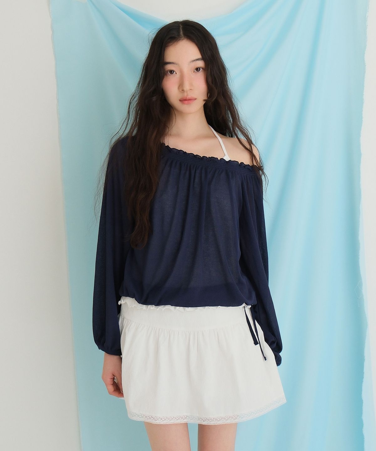 모의(MOUI) Off-shoulder smoke tee (NAVY)
