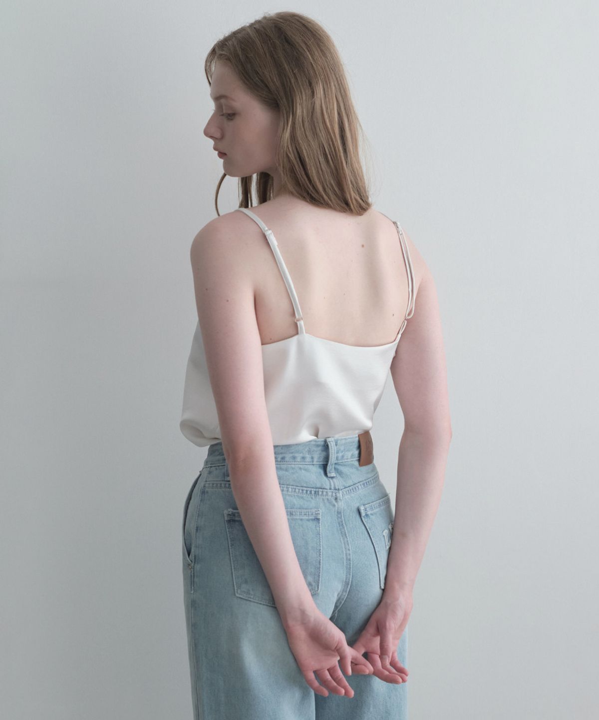 르나브(LENAV) Satin Sleeveless (white)