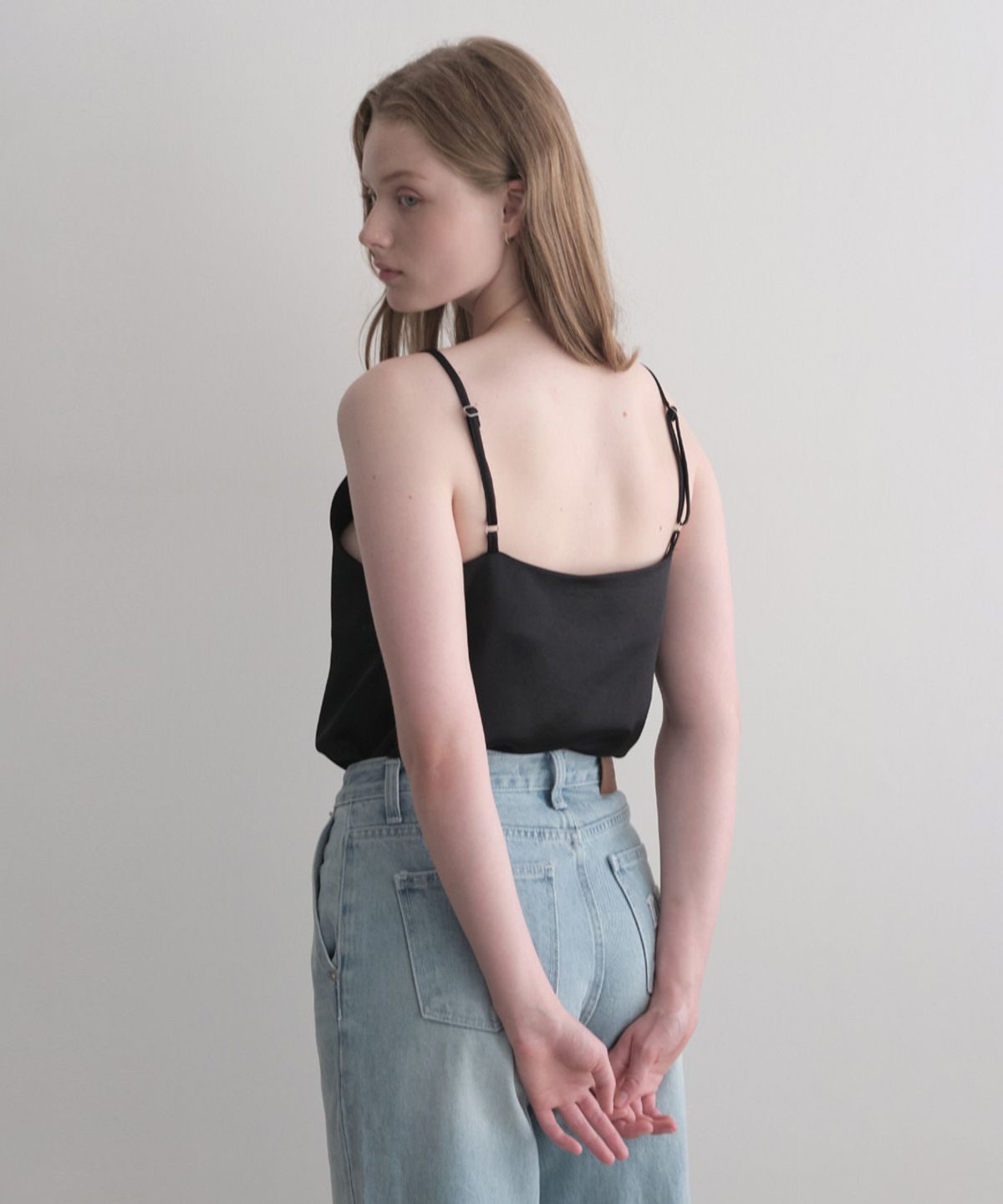 르나브(LENAV) Satin Sleeveless (black)