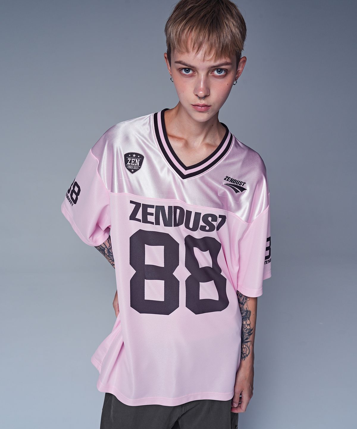 젠더스트(ZENDUST) Chrome Play Football Jersey T-shirt PINK