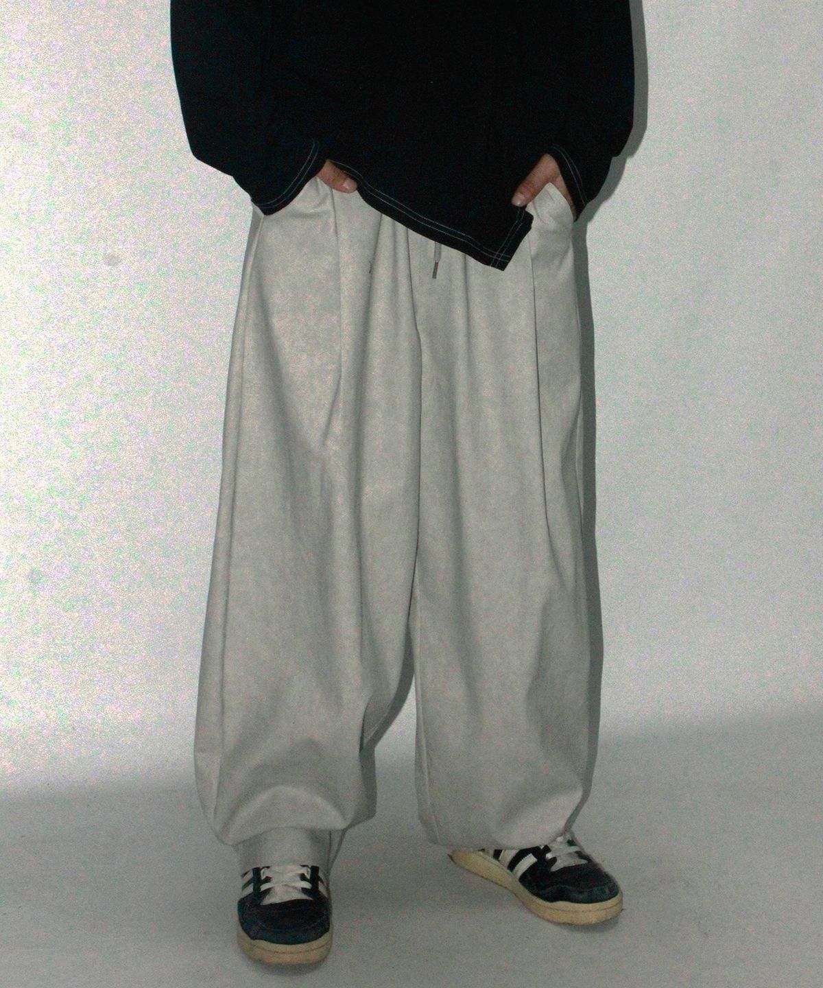 드마크(DEMARC) M Grunge washing side one tuck curved wide pants Gray