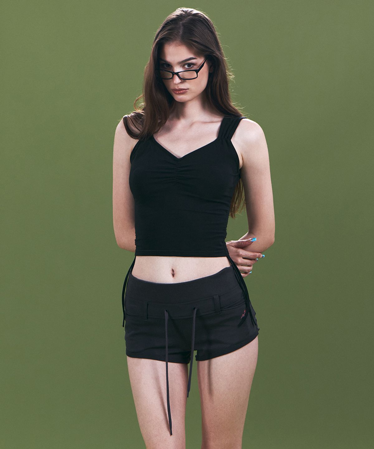 플리즈노팔로우(PLEASENOFOLLOW) Mov Shirring Sleeveless Top (Black)