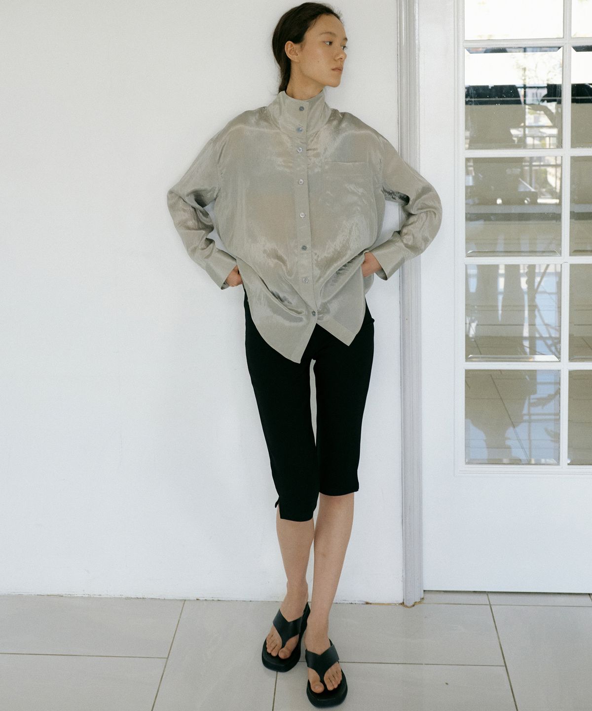 오떼뜨(OCTETTE) GLOSSY HIGH-NECK SHIRTS_GRAY