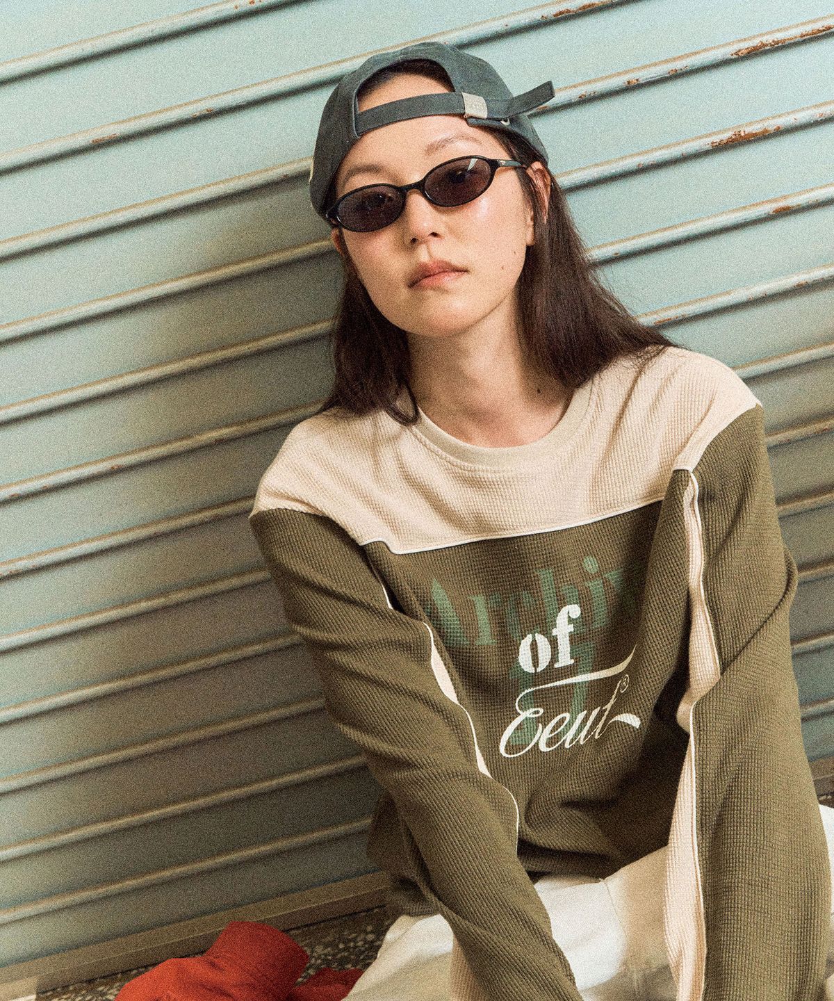 이우트(EEUT) COLOR BLOCK WAFFLE LONG SLEEVE / KHAKI