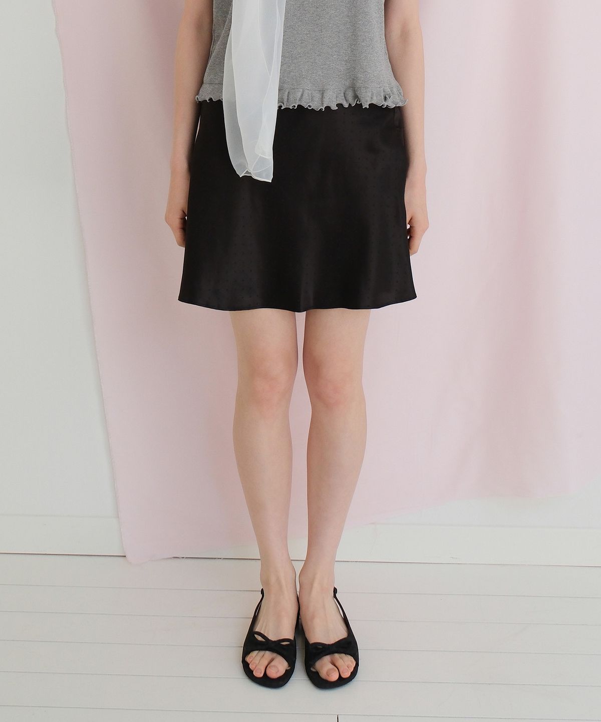 모의(MOUI) Satin dot midi skirt (BLACK)