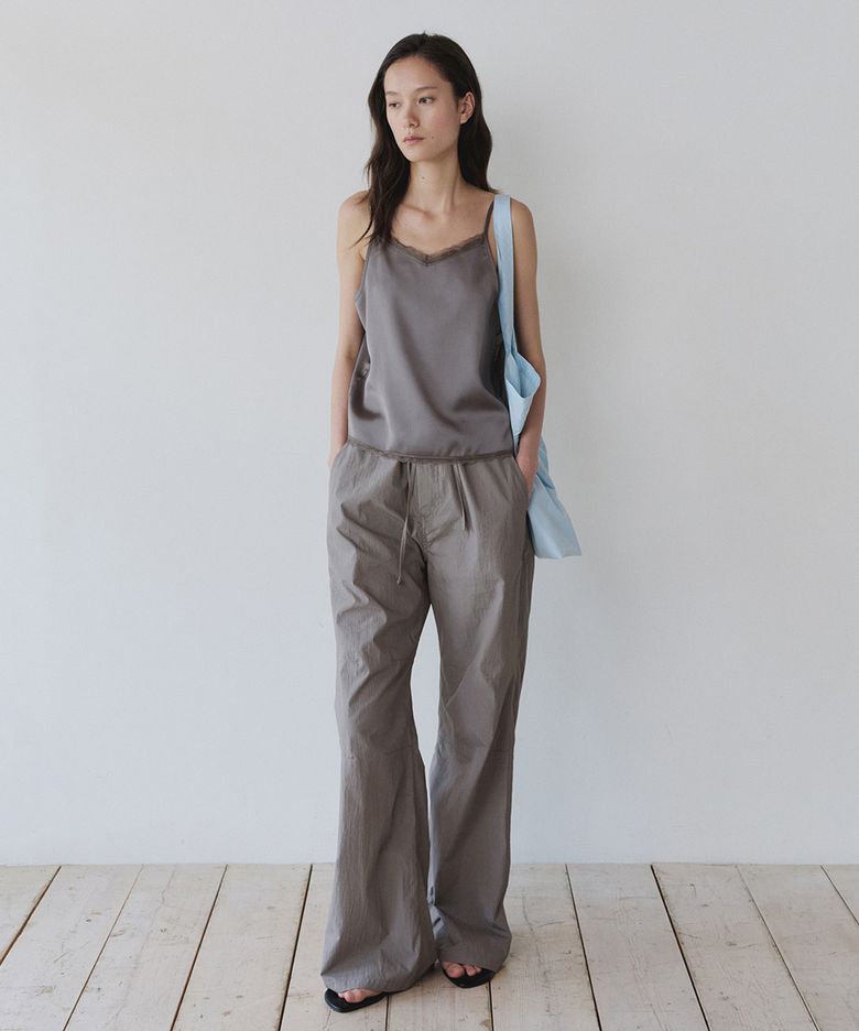LACE SILKY SLEEVELESS, SAND BROWN