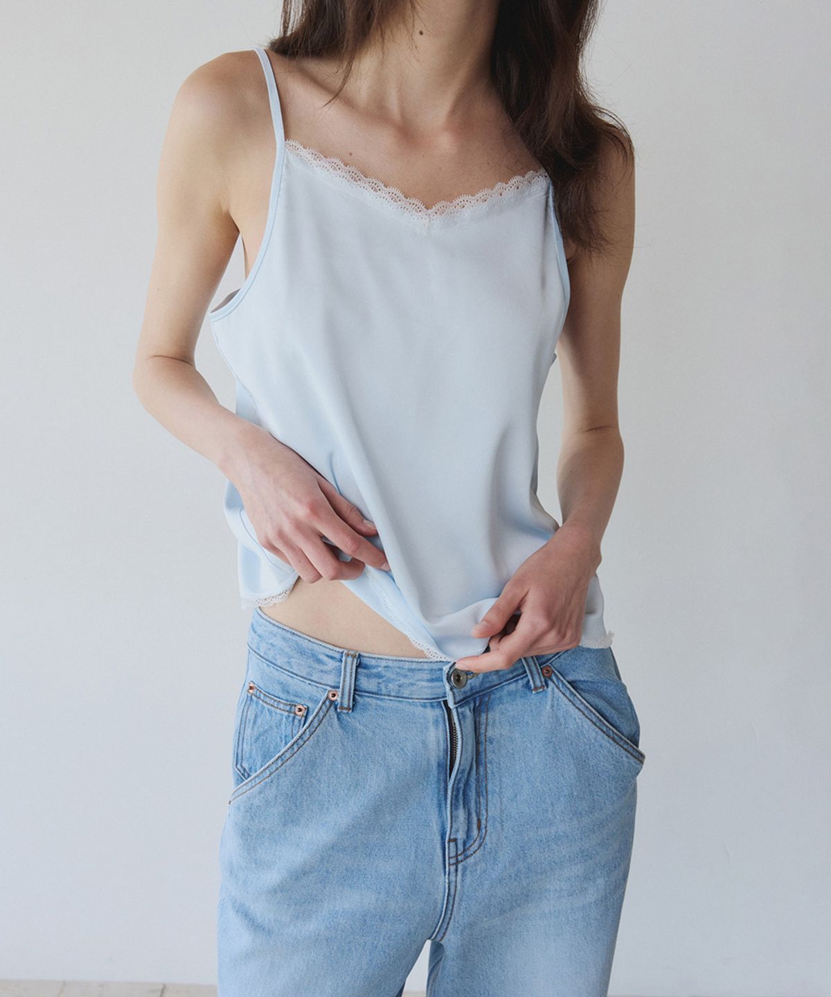 이어닝(YEARNING) LACE SILKY SLEEVELESS, LIGHT BLUE