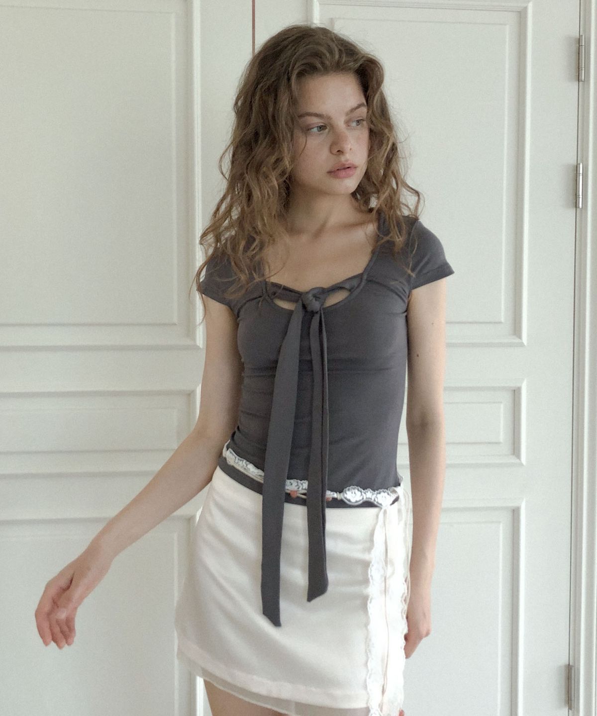 딜라이디(DELIDI) Via latea tie T-shirts (gray)