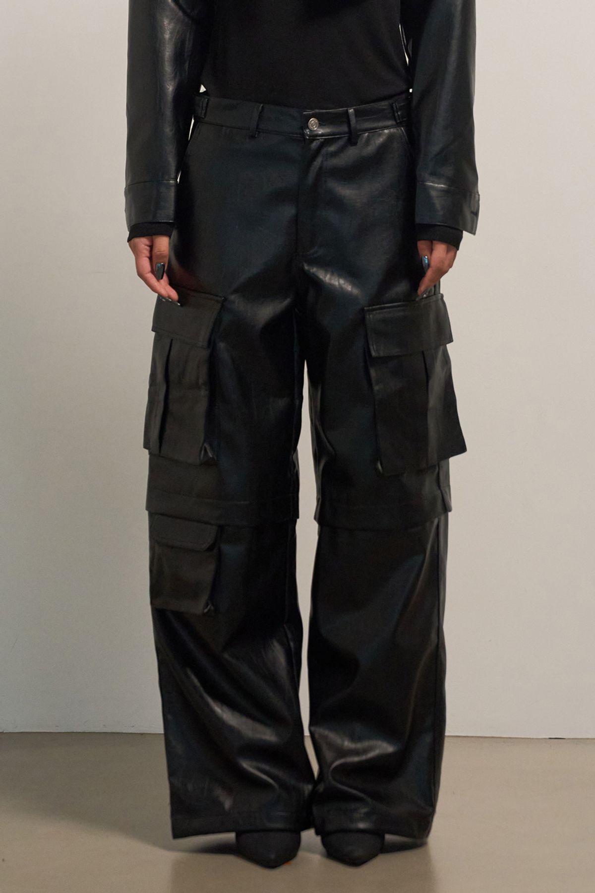 프로젝트 웨이브(PROJECT WAVE) Leather Multi Pocket Pants