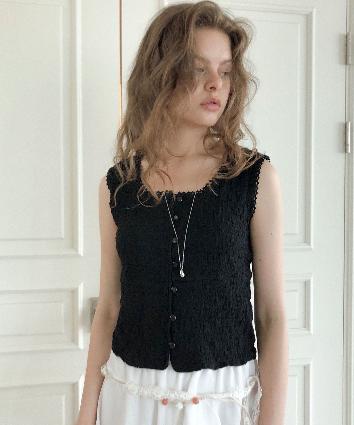 딜라이디(DELIDI) Fors sleeveless blouse (black)