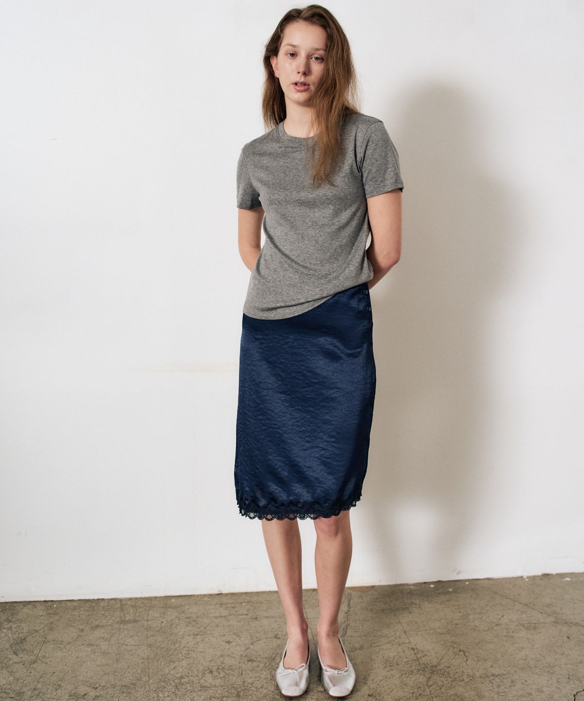 이지오 우먼(EZIO WOMEN) Flow Lace Skirt_Navy