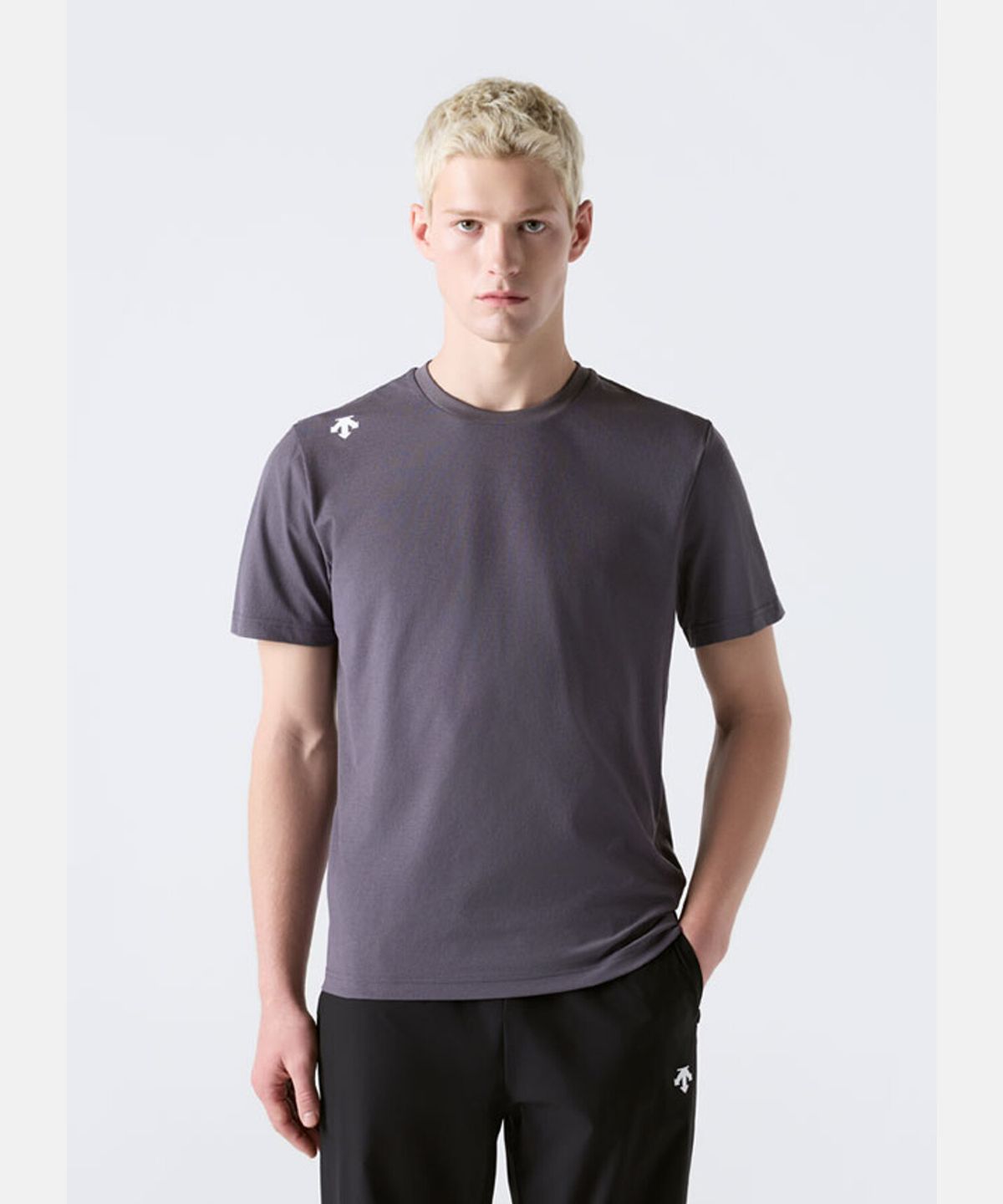 데상트(DESCENTE) 터프 반팔 티셔츠 차콜 그레이 SR323UTS71