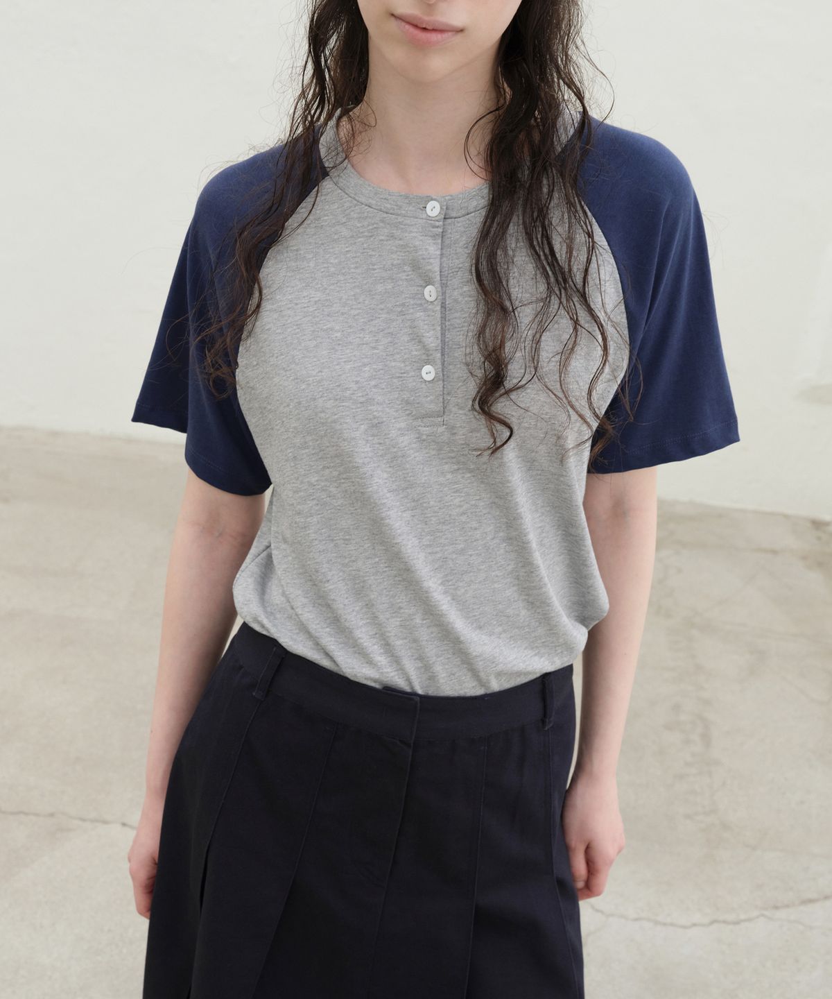 르바(LEVAR) Weekend Raglan Henley T-shirt - Melange Grey