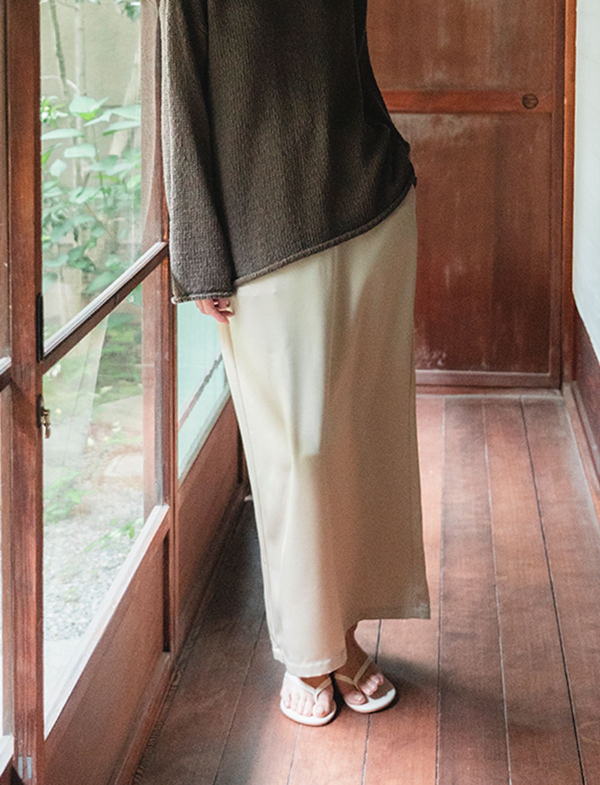 위에버(WEEVER) Nill  satin long skirt , light beige