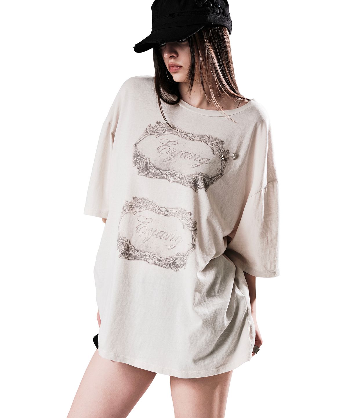 이양(EYANG) ANTIQUE LOGO PLAQUE T-SHIRT