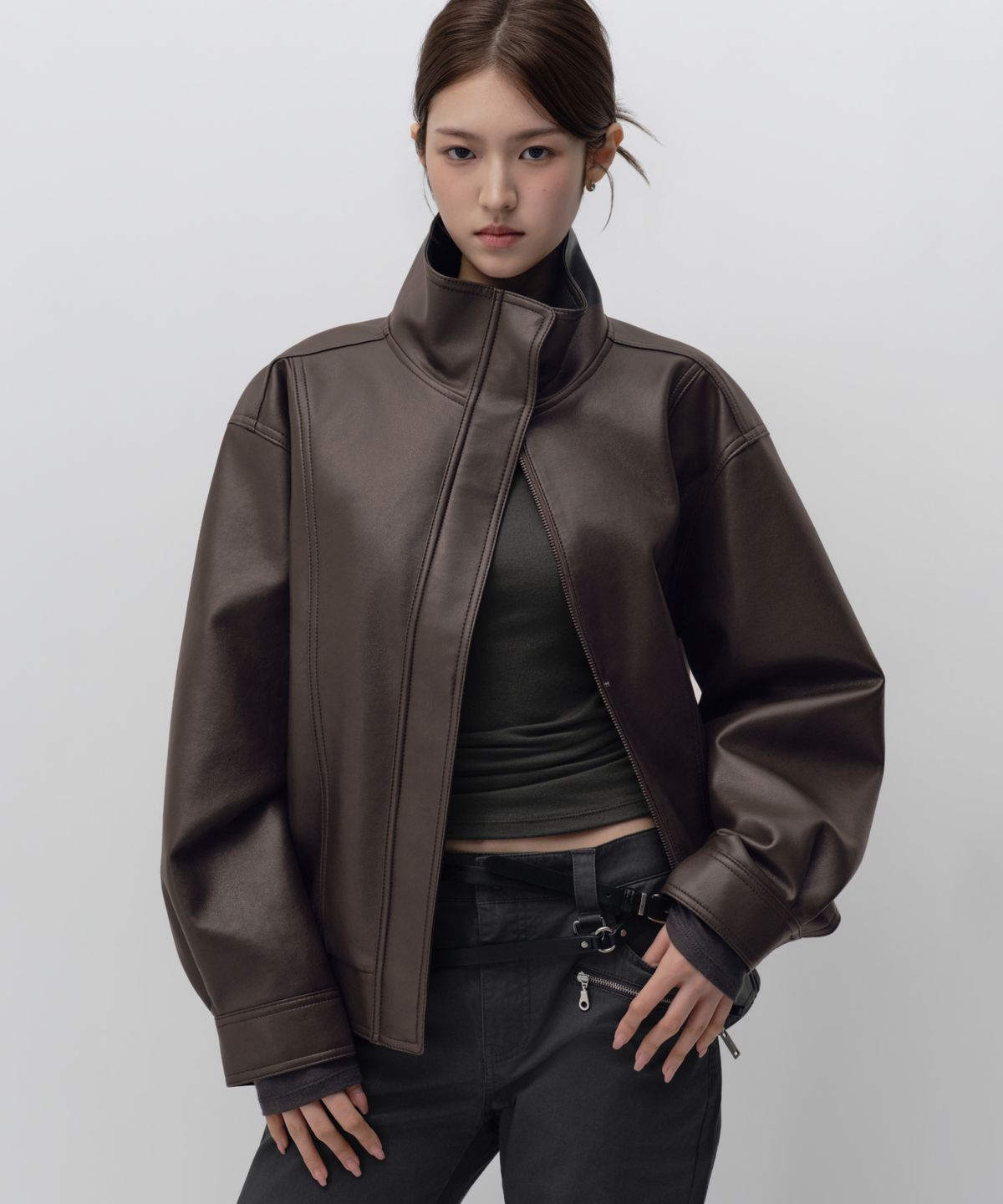 무신사 스탠다드 우먼(MUSINSA STANDARD WOMAN) 우먼즈 신세틱 레더 하이 넥 블루종 재킷 [브라운]
