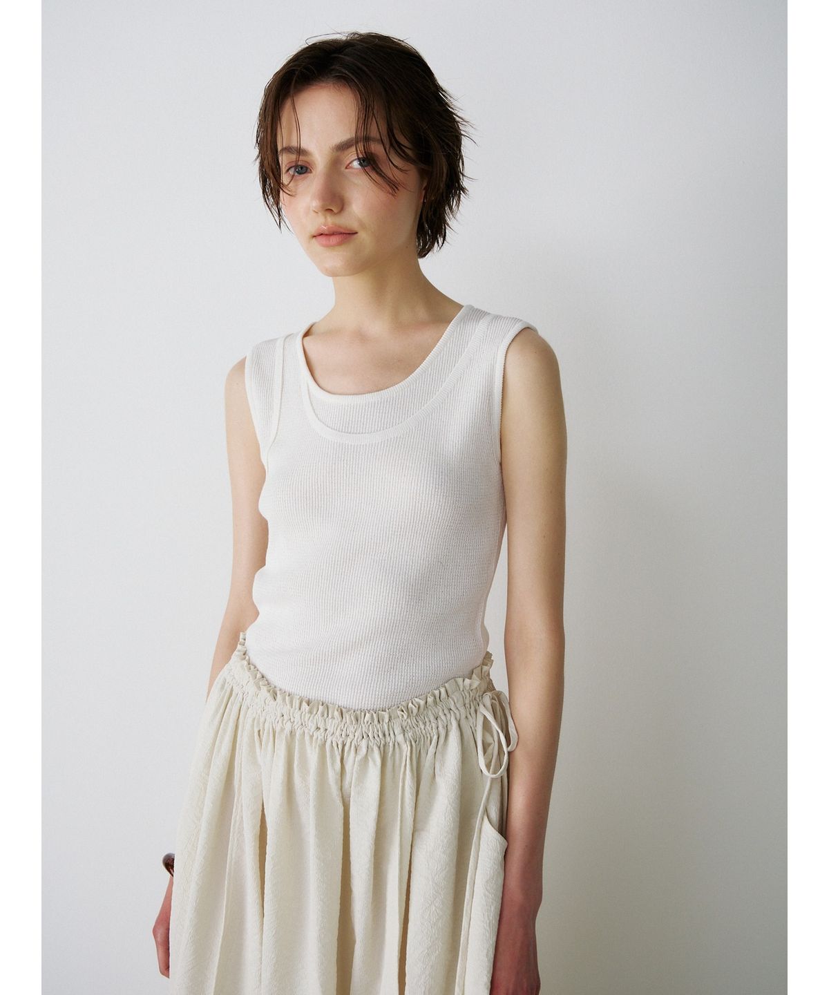닌닛(NINNIT) Trimming sleeveless knit top (IVORY)