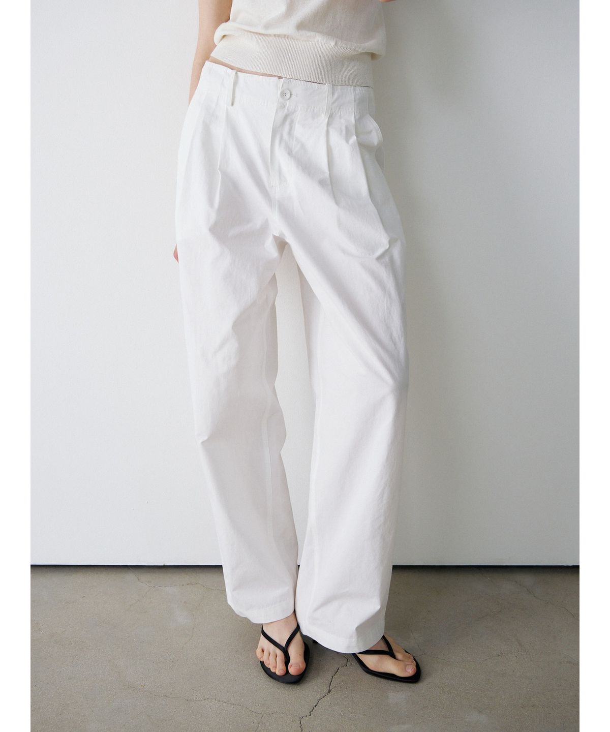 닌닛(NINNIT) Two-tuck curved pants (WHITE)
