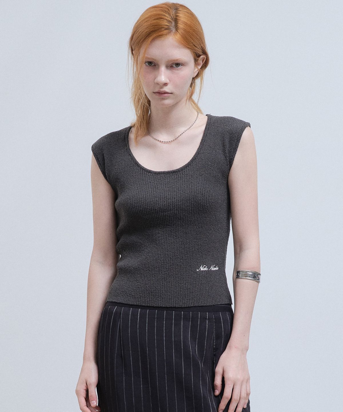 닉앤니콜(NICK&NICOLE) BOUCLE U-NECK SLEEVELESS_KHAKI