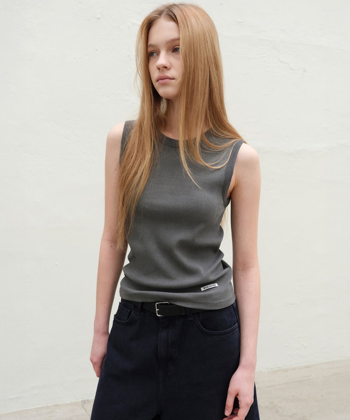 르바(LEVAR) Crew-neck Sleeveless Top - Fade Charcoal