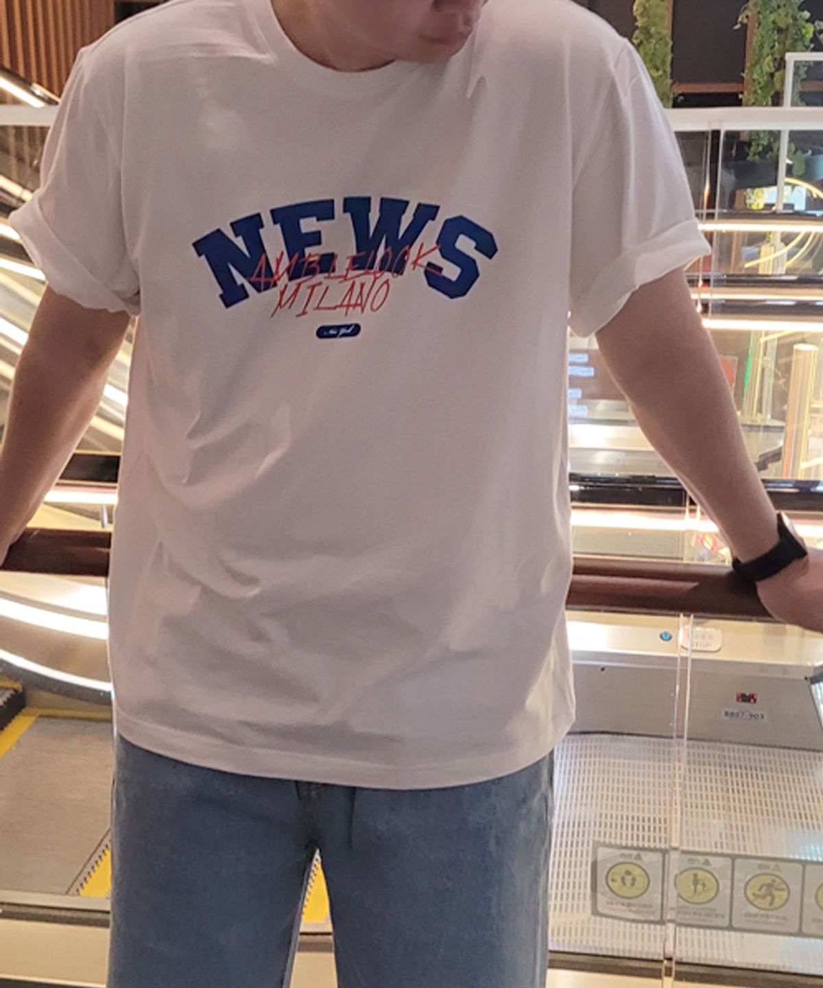 엠블룩(AMBLELOOK) 프리미엄 면스판 반팔티셔츠 NEWS
