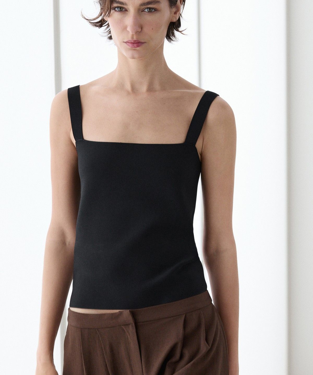 마시모두띠(MASSIMO DUTTI) 스퀘어 넥 스트랩 탑