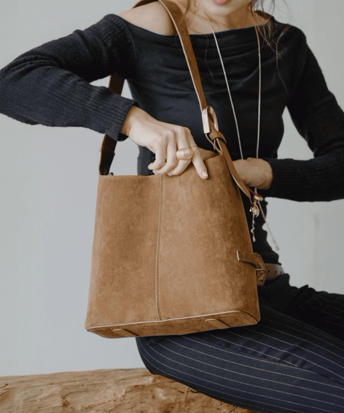콘크리트앤캔버스(CONCRETE AND CANVAS) SUEDE SLING HOBO 스웨이드 슬링 호보