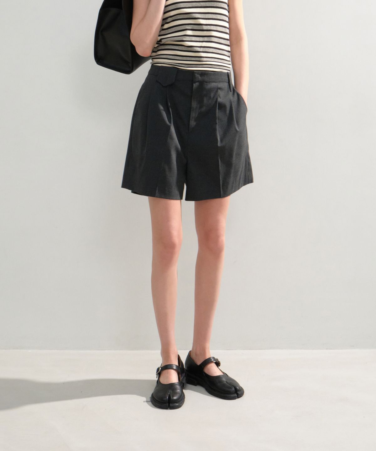 그로브(GROVE) NOMA PINTUCK SHORTS (2COLOR)