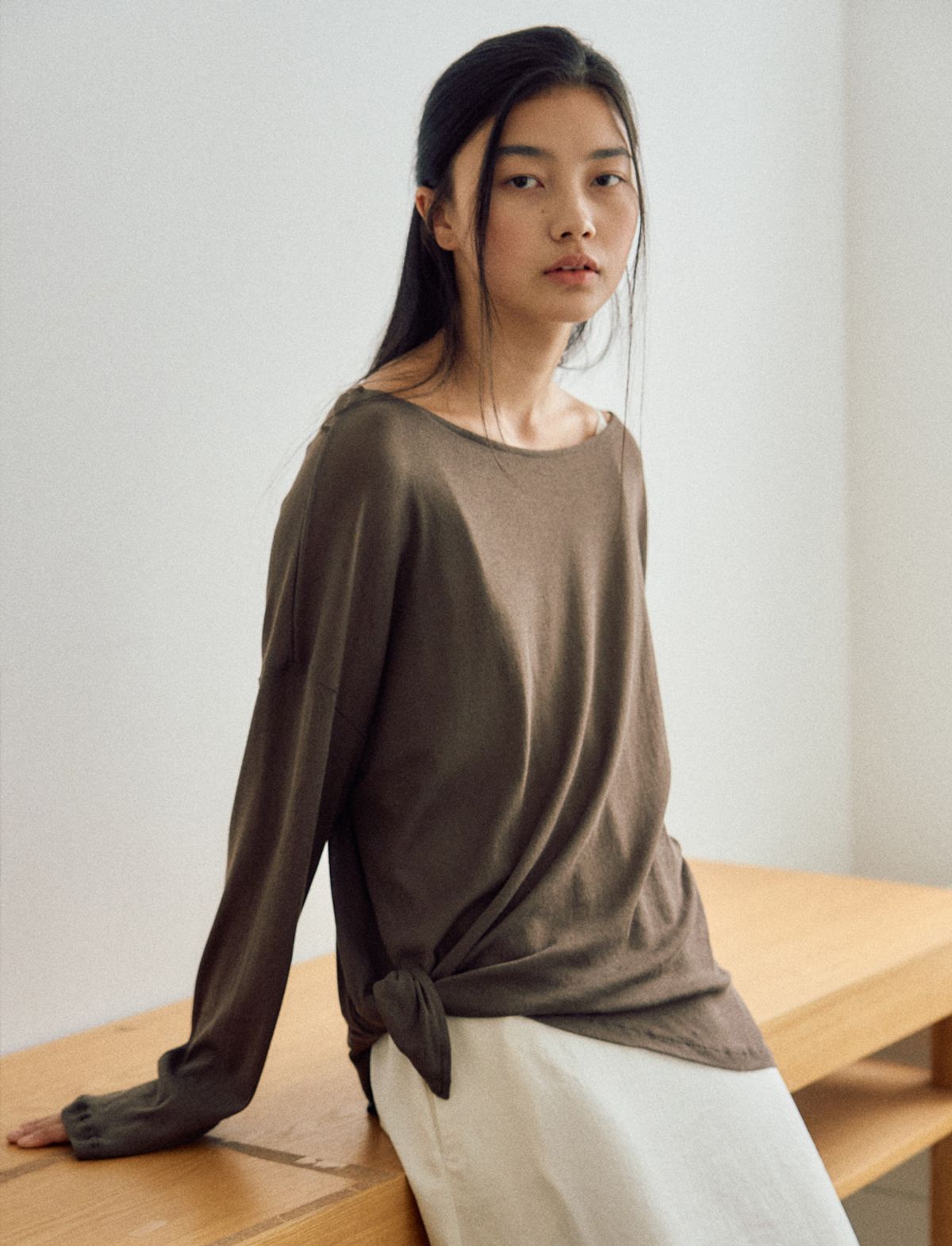 위에버(WEEVER) Mone see-through tee ver. deep brown