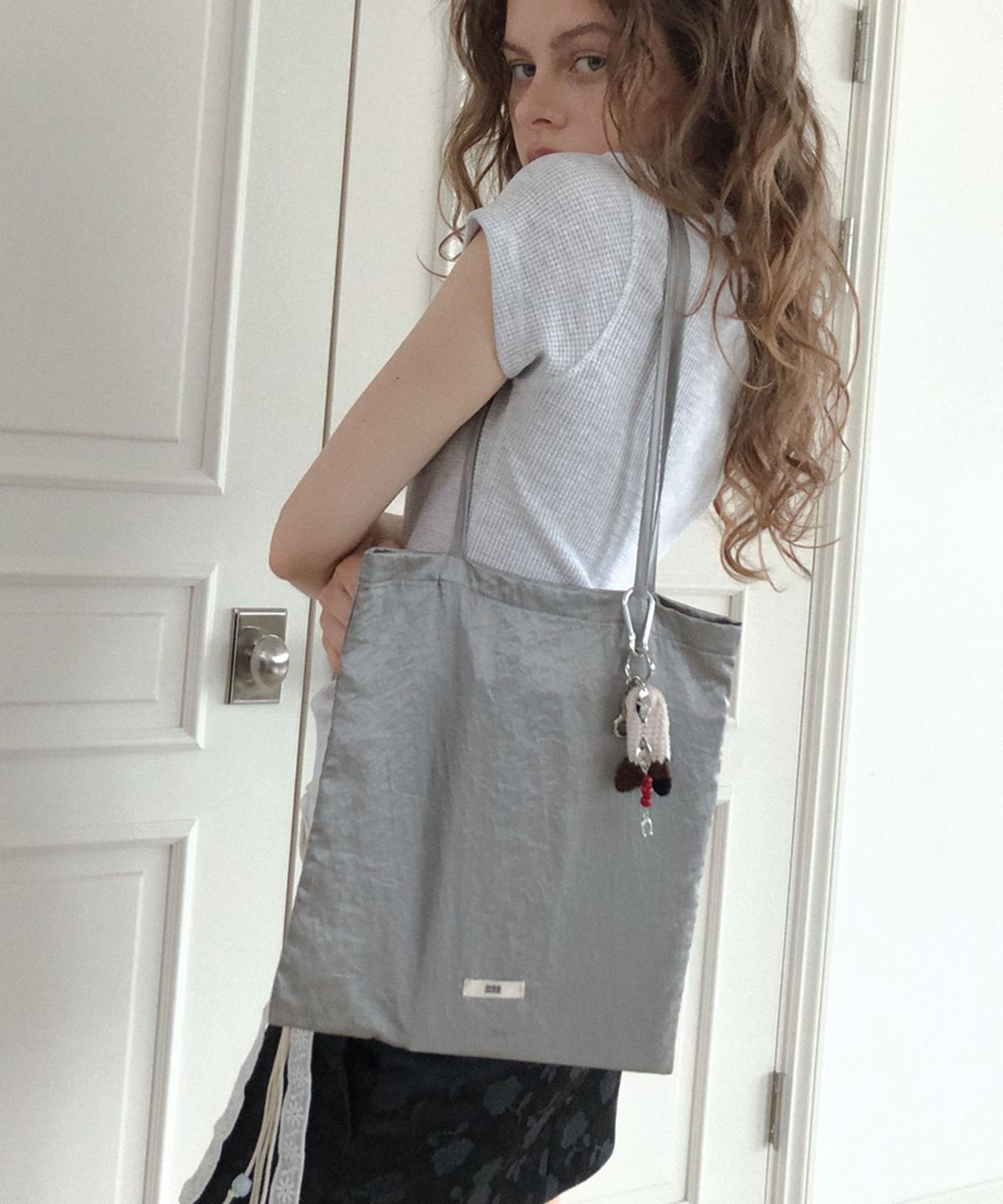 딜라이디(DELIDI) Elrocio satin bag (silver)