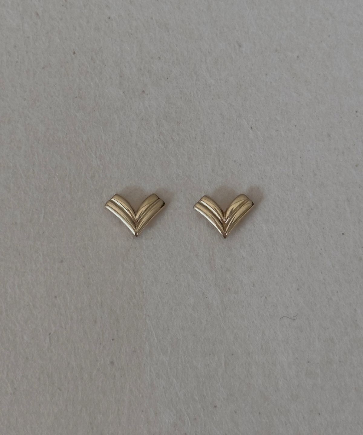 파예(FAYE) 14k Vee earrings