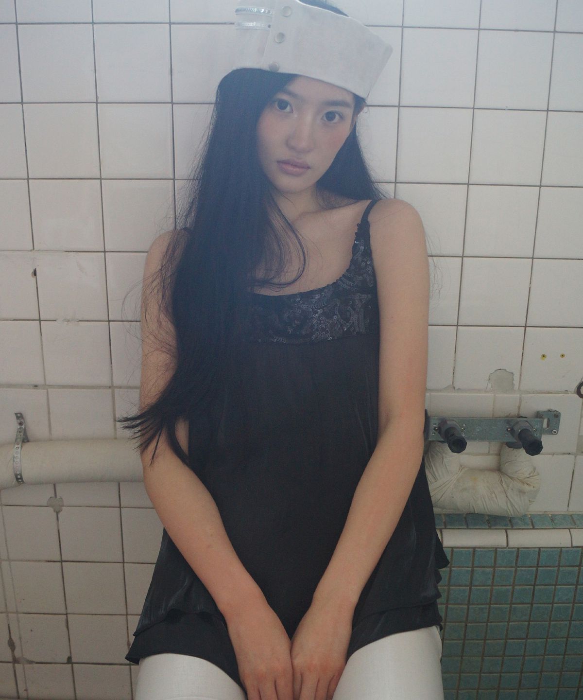 뮤즈뮤지엄(MUSEMUSEUM) Sequin Satin Dress - Black