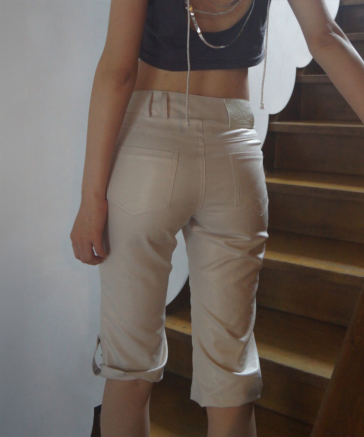 뮤즈뮤지엄(MUSEMUSEUM) Coated Faux Leather Capri Pants