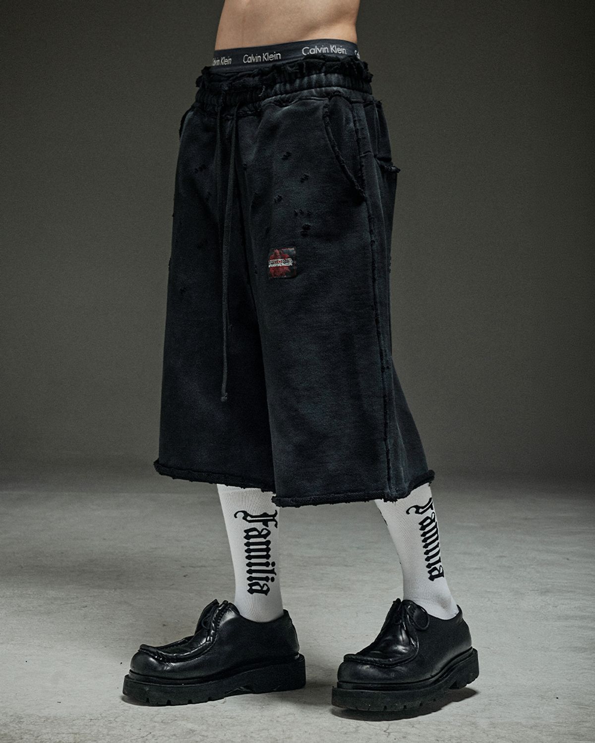 뭉(MWOONG) Washed destroyed bermuda P dusty black