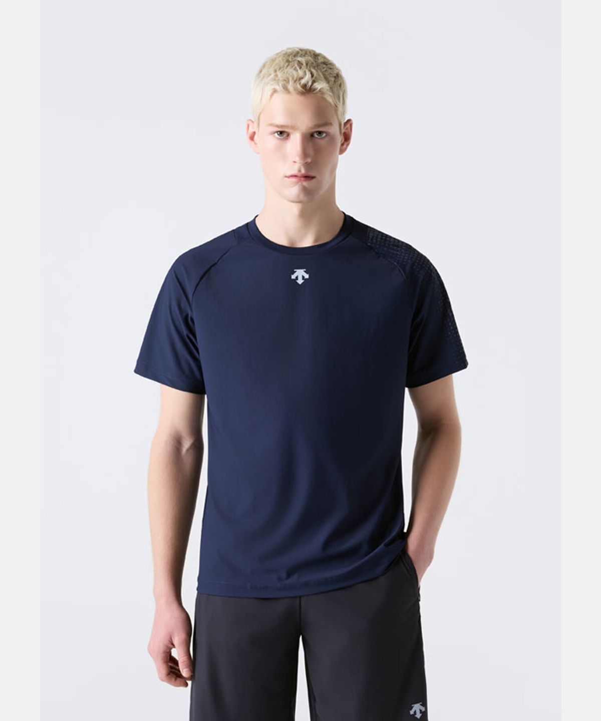 데상트(DESCENTE) 남성 쿨링 트리코트 그래픽 반팔 티셔츠 다크 네이비 SR311TTS76