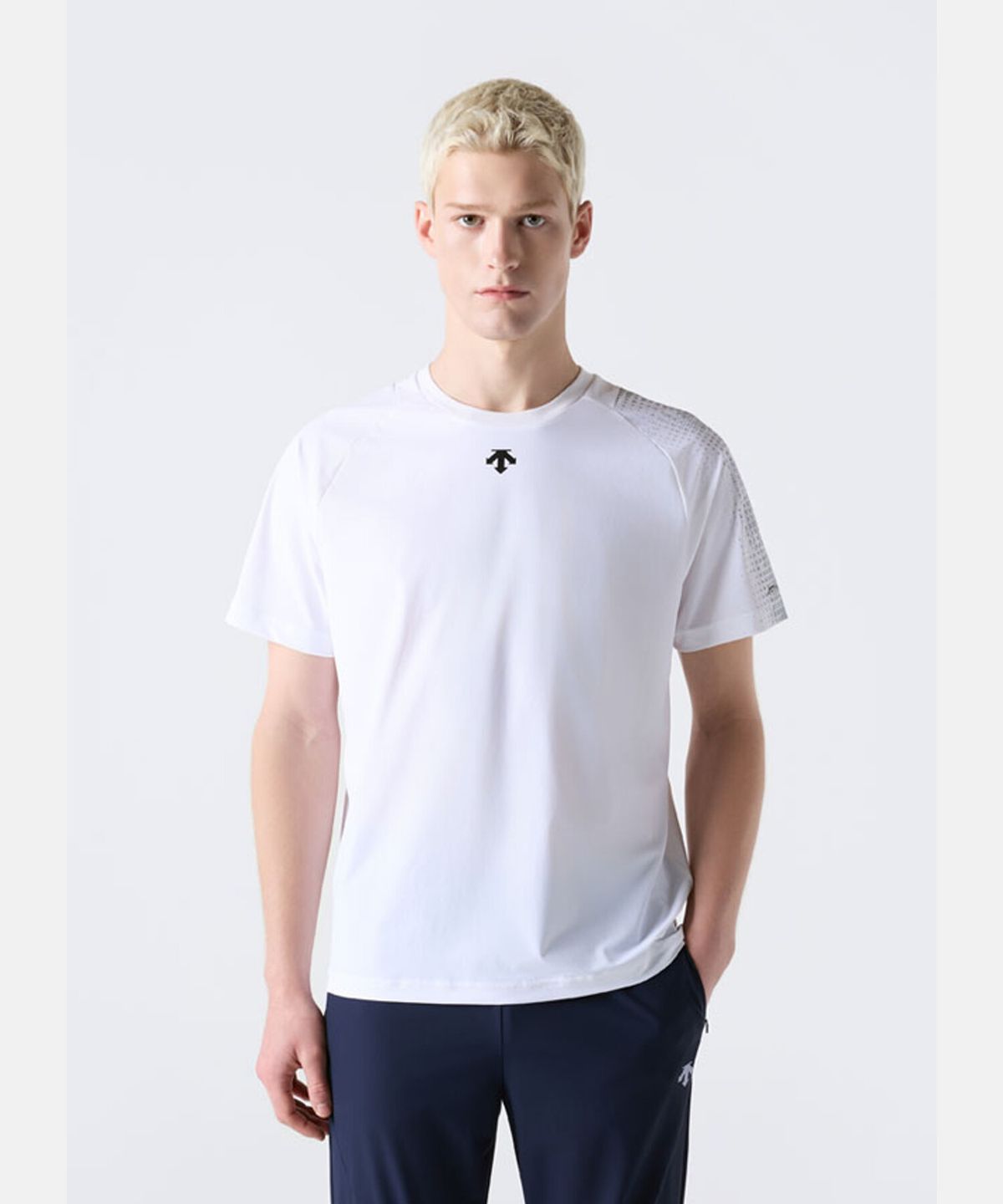데상트(DESCENTE) 남성 쿨링 트리코트 그래픽 반팔 티셔츠 화이트 SR311TTS76