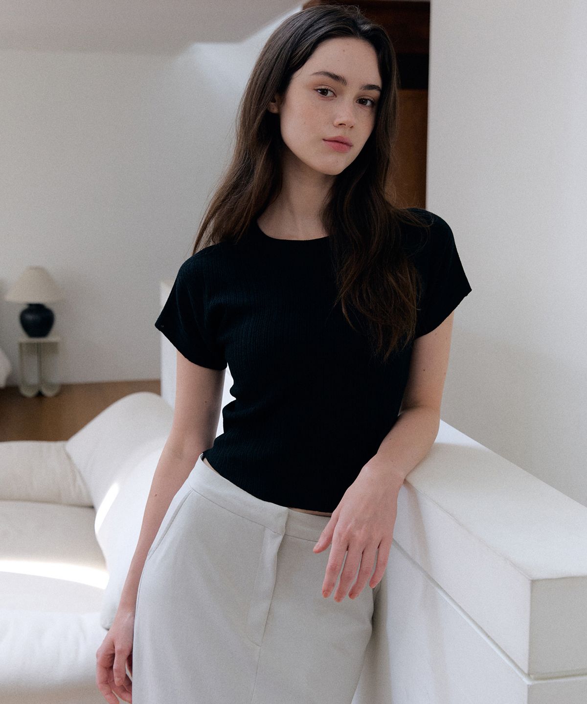 머지앤밍글(MERGE&MINGLE) Arin Wholegarment Pleats Short Sleeve Knit Top (Black)