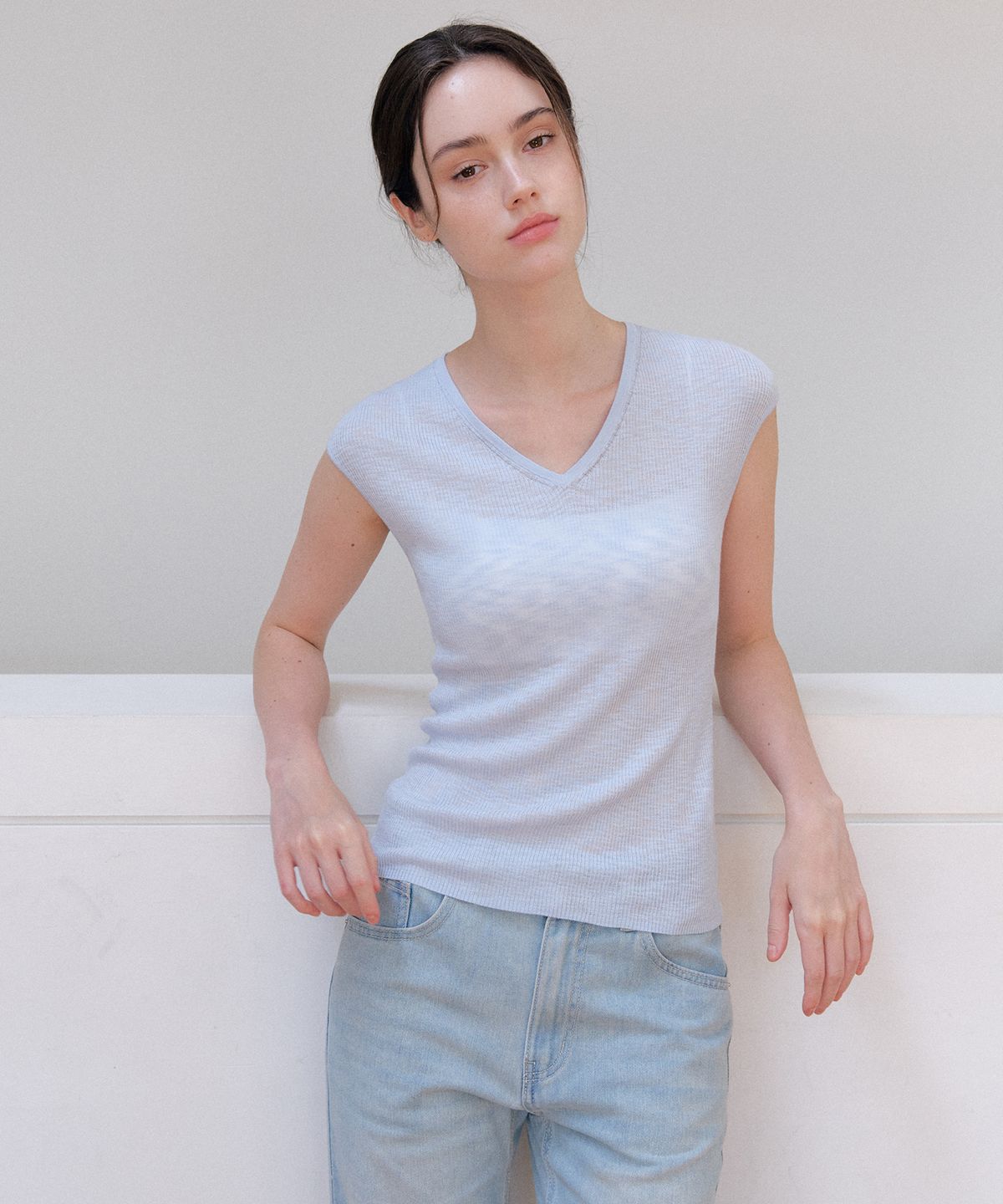 머지앤밍글(MERGE&MINGLE) Rosé Soft Sheer Rib Short Sleeve V-neck Knit Top (Cotton Blue)