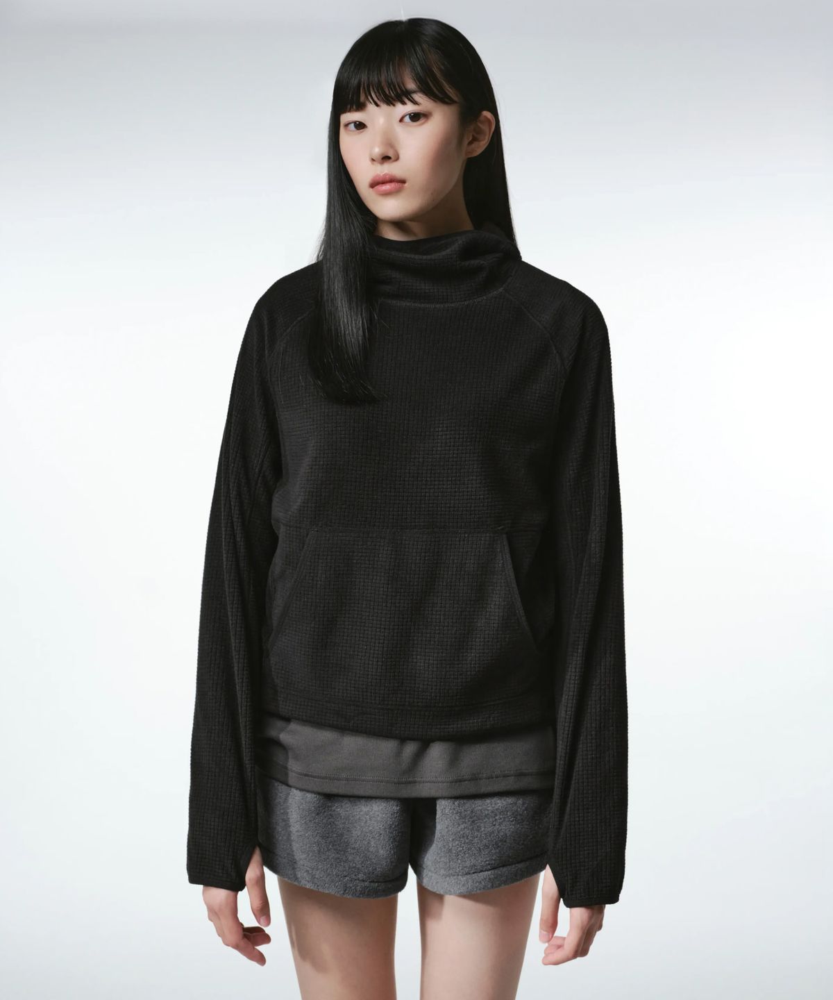 무신사 스탠다드 우먼(MUSINSA STANDARD WOMAN) [시티 레저] 우먼즈 그리드 폴라 플리스 후디드 긴소매 티셔츠 [블랙]