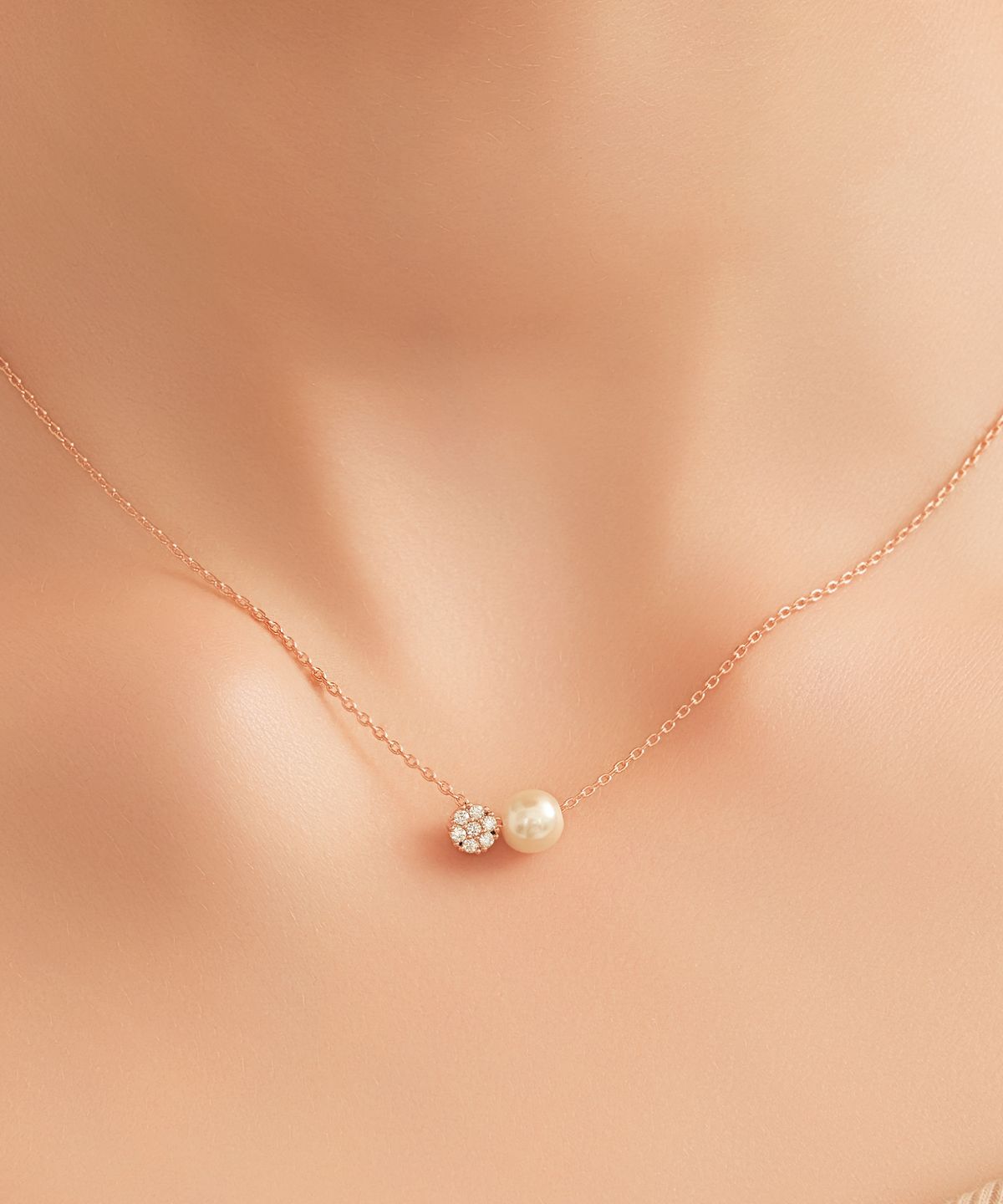 엘르주얼리(ELLEJEWELRY) 플라워 앤 진주 팬던트 체인 목걸이 ELBRNN250 (14K Gold Plated)