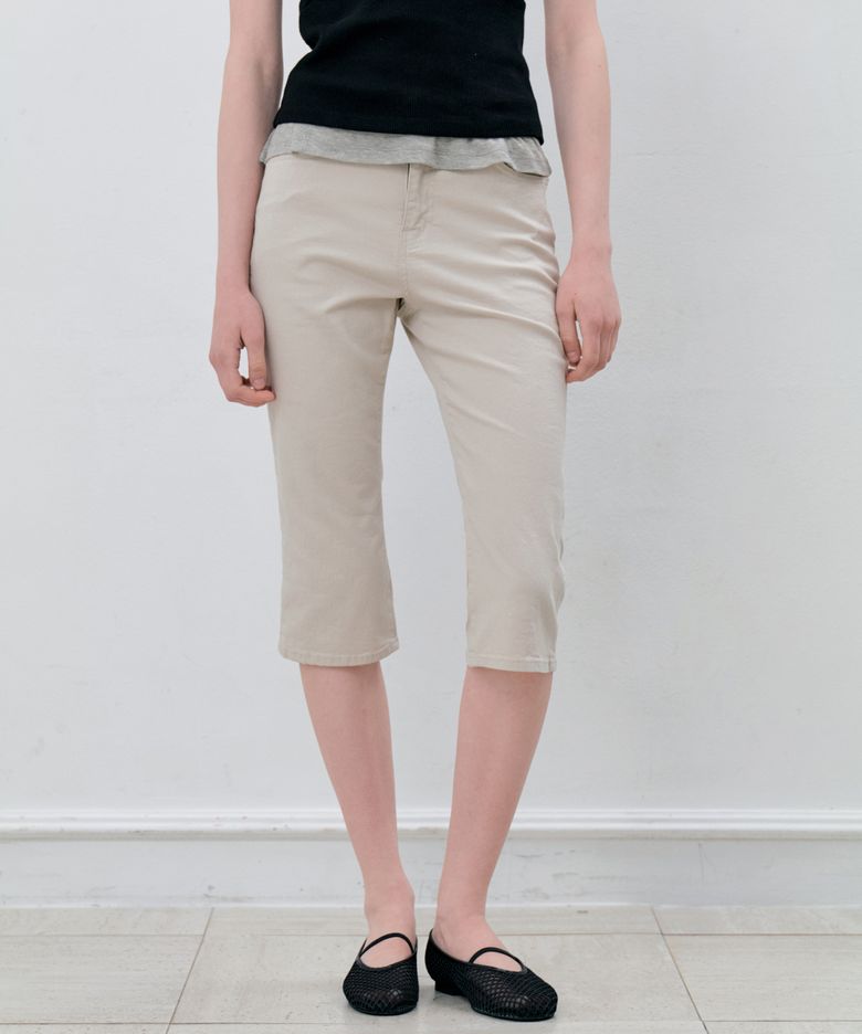 Back Slit Capri Pants_Beige