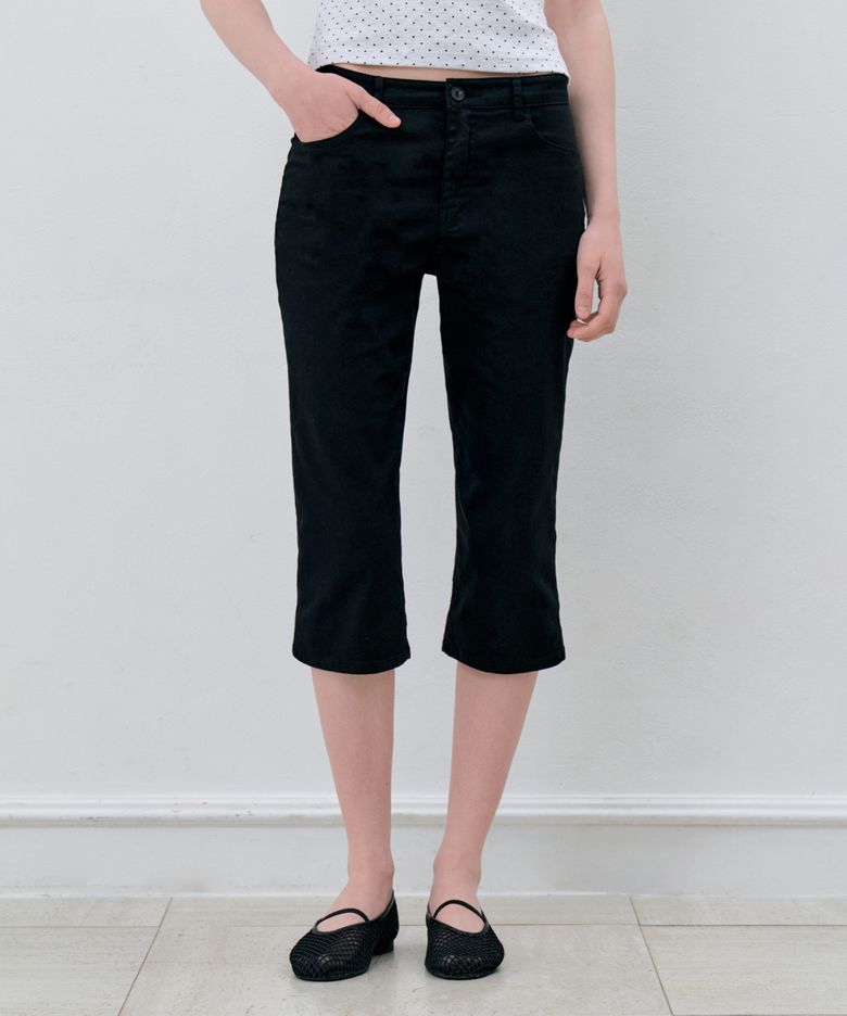 Back Slit Capri Pants_Black