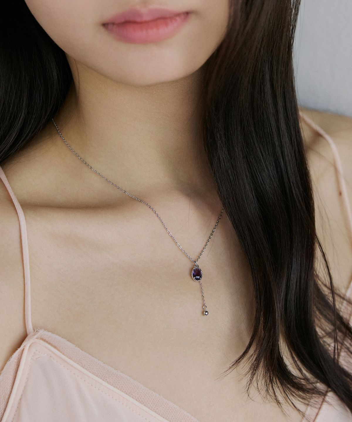 메리모티브(MERRYMOTIVE) Violet oval with drop ball chain necklace