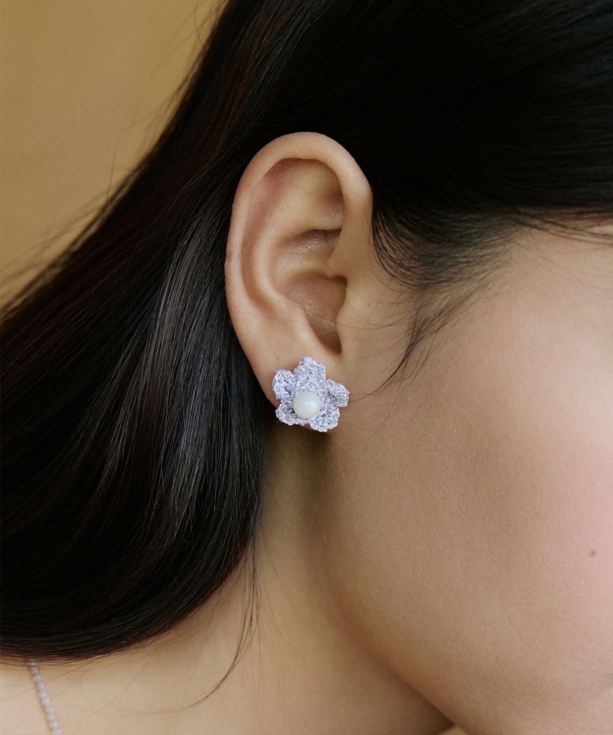 메리모티브(MERRYMOTIVE) Shining silver bloom knit earring