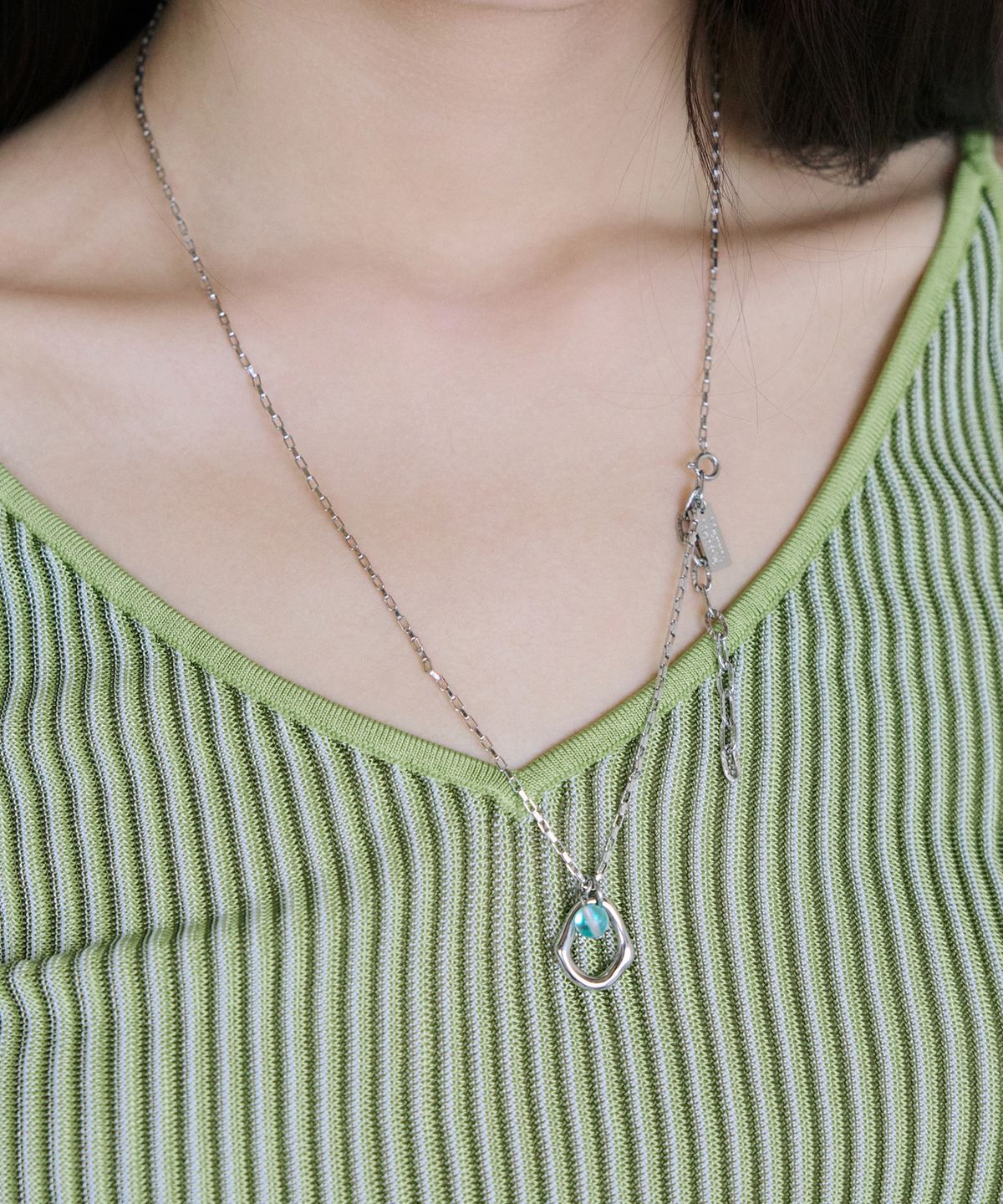 메리모티브(MERRYMOTIVE) Aqua moonstone with organic shape necklace