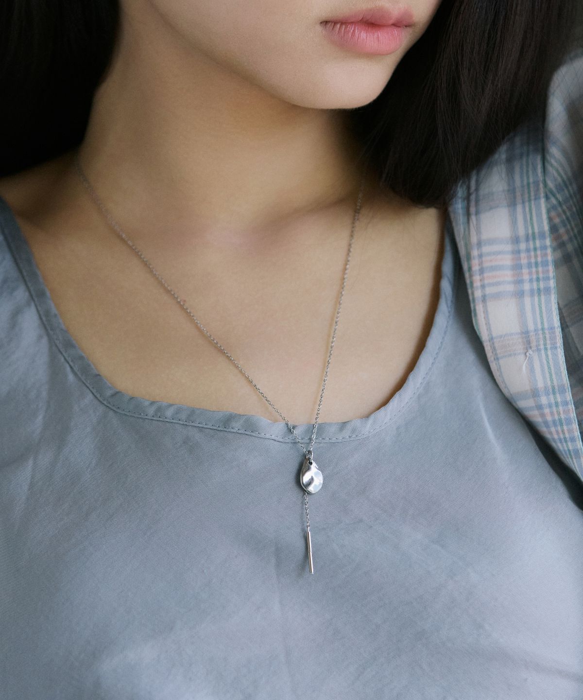 메리모티브(MERRYMOTIVE) Crumpled teardrop necklace