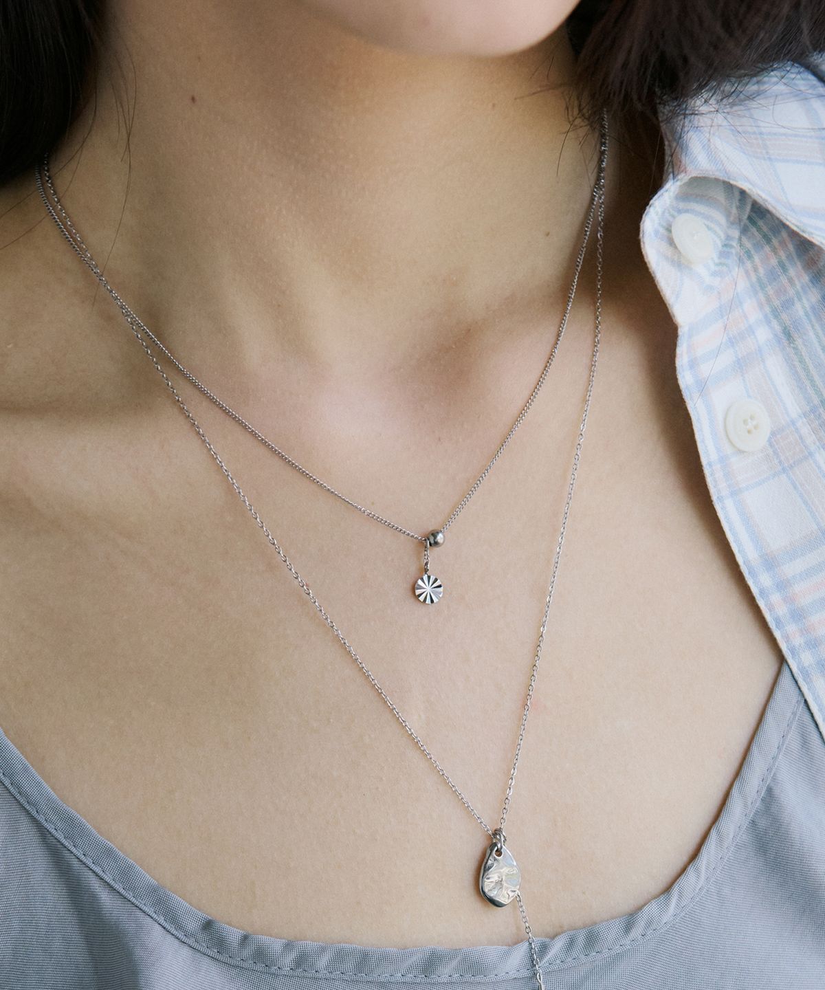 메리모티브(MERRYMOTIVE) Pleats coin pendant drop necklace