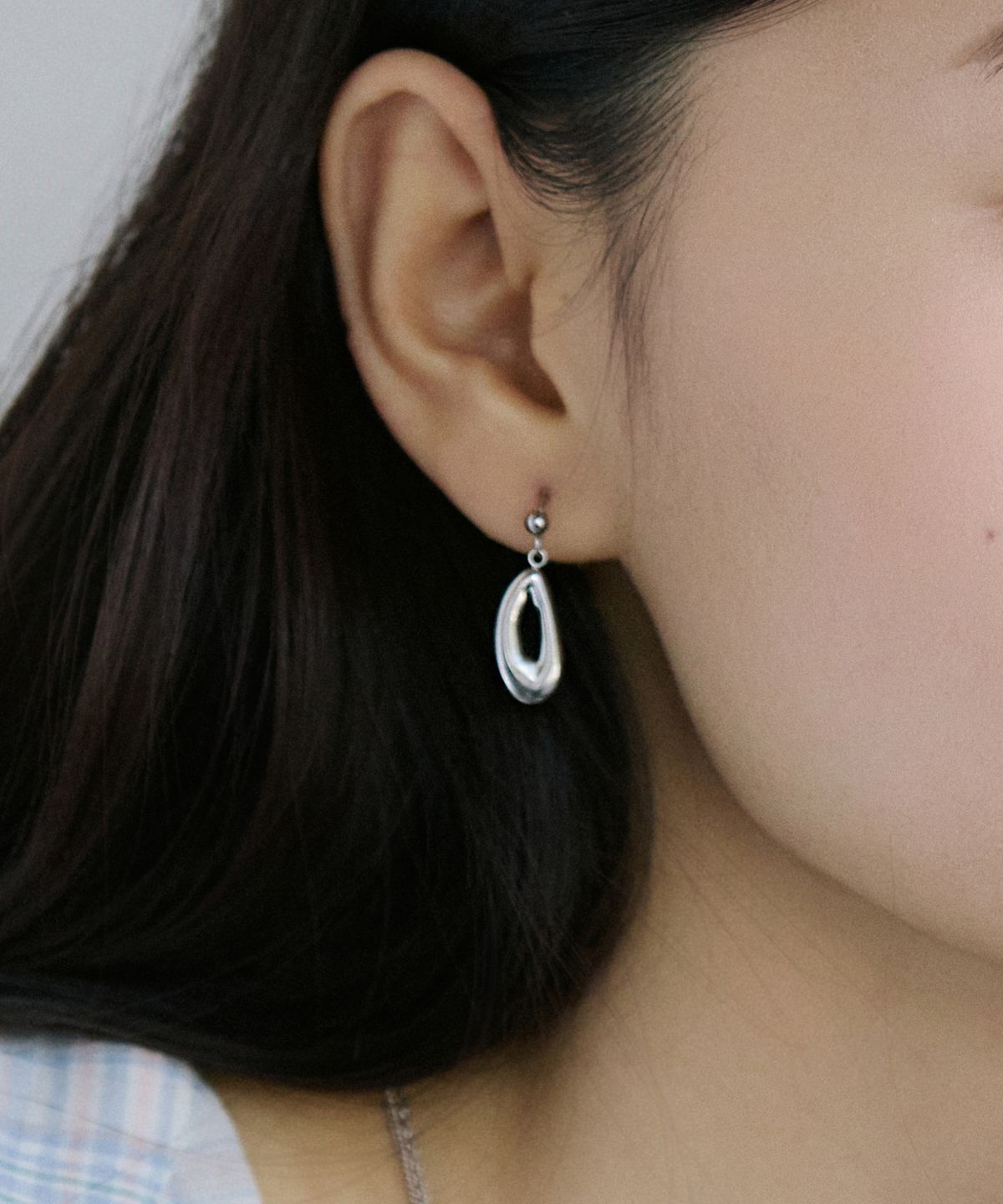 메리모티브(MERRYMOTIVE) Organic shape pendant earring