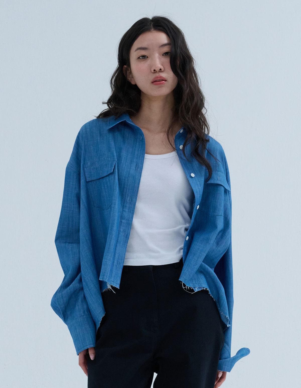 네일비(NEILBE) 슬라브 페이딩 컷오프 데님셔츠 indigo blue